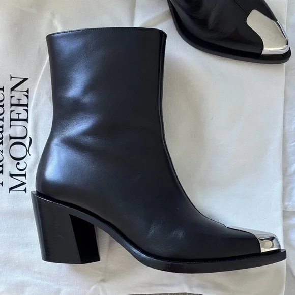 Alexander McQueen Black Heeled Boots with Silver Tips - Picture 2 of 5